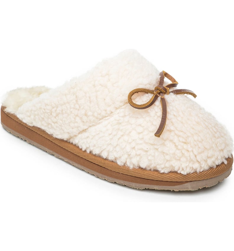 Slippers With Bows: Minnetonka Flurry Scuff Faux Fur Slipper