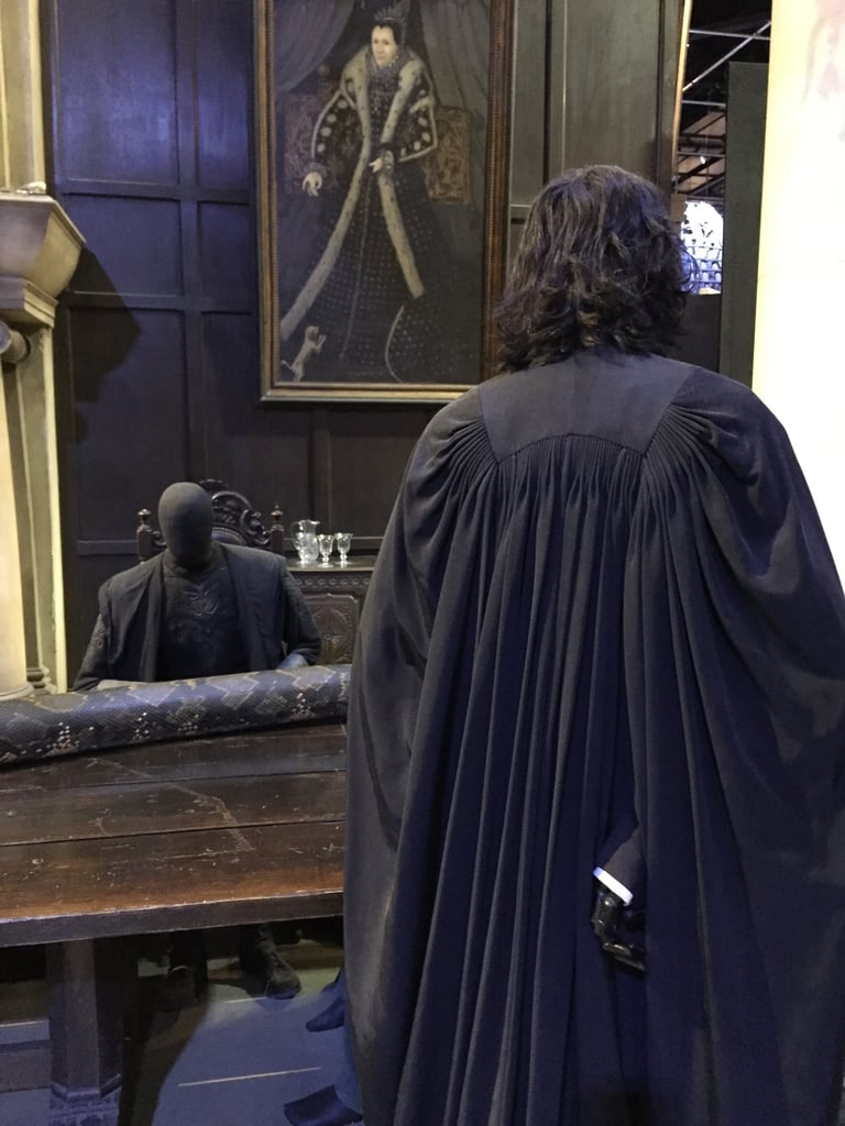 Snape's costume and wig from behind looks really lifelike.