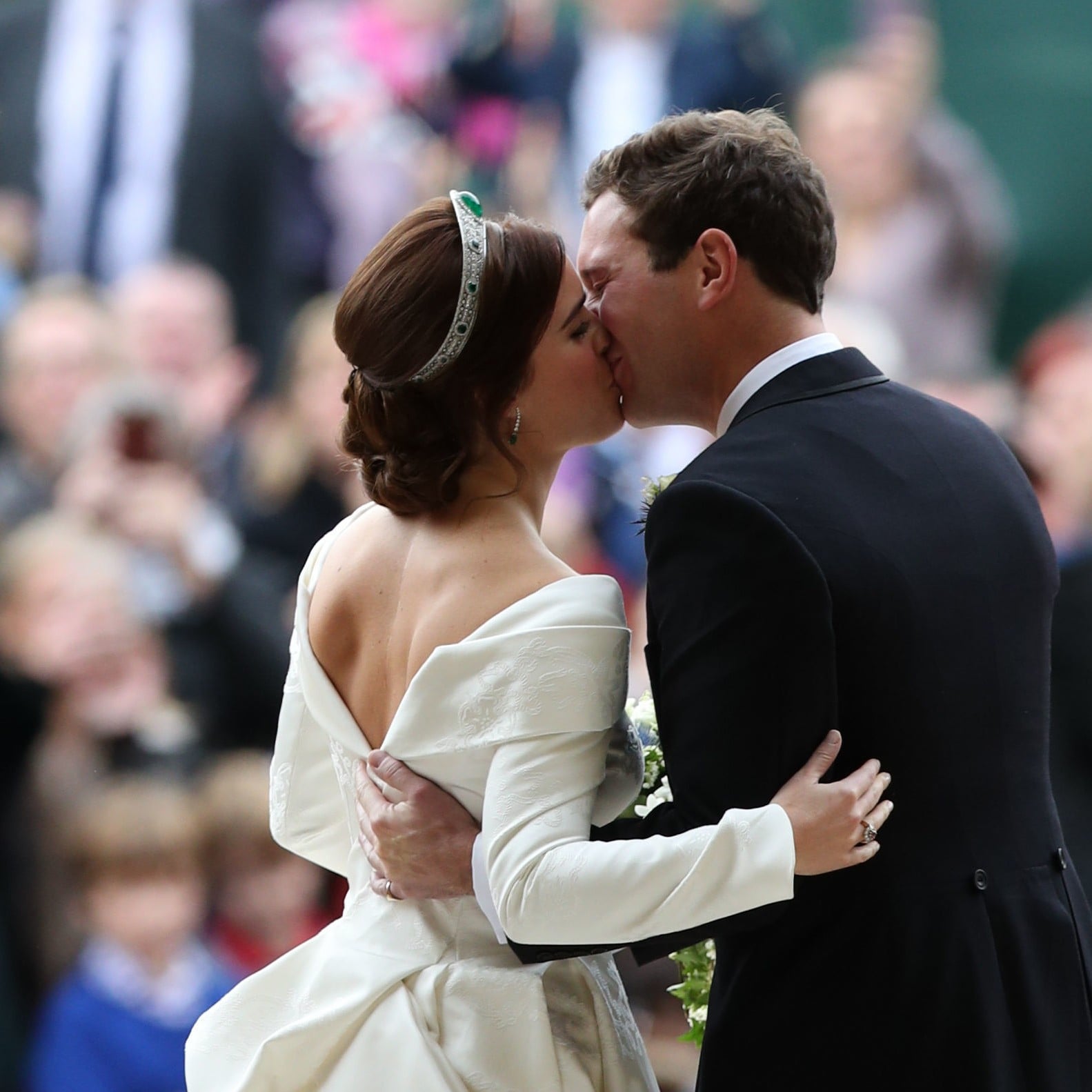 Eugenie scoliosis deals wedding dress