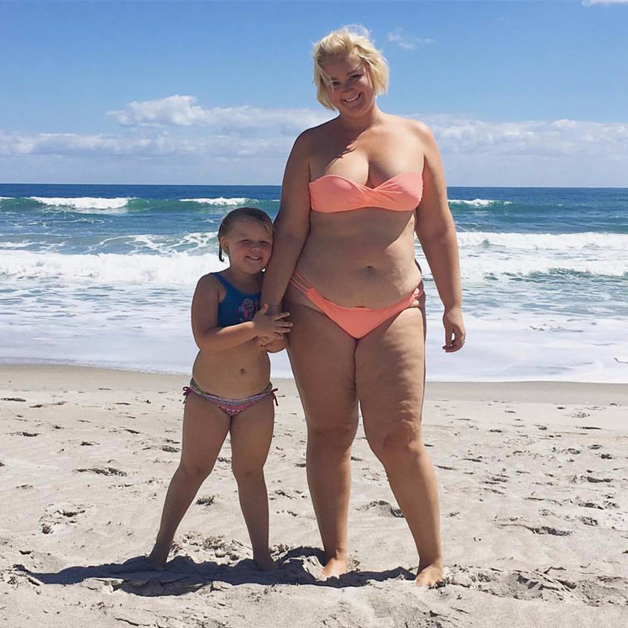 Мамы на нудиском пляже. Allison Kimmey. Эллисон Кимми в бикини. Эллисон Кимми сайз. Эллисон Кимми с дочкой.