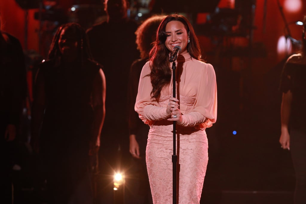 Demi Lovato brought the audience to their feet with her rendition of "Hallelujah" in Los Angeles.