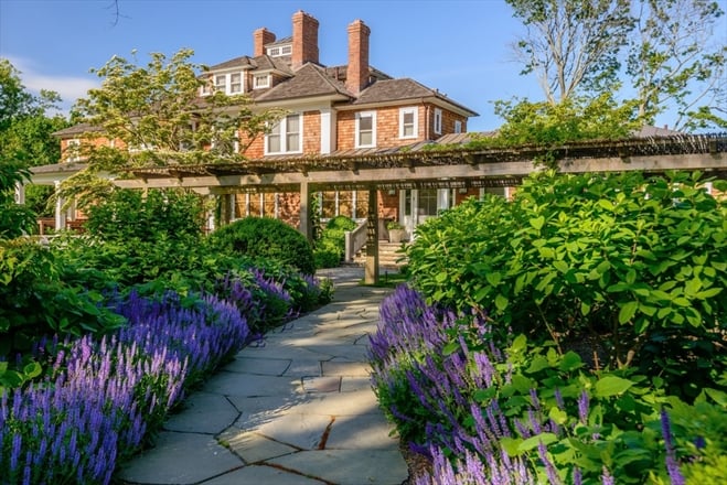 Matt Lauer Buys Hamptons House From Richard Gere