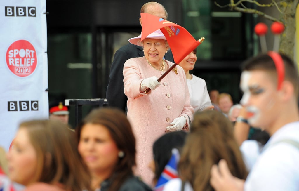 The queen got in the spirit in Manchester.
The queen got in the spirit in Manchester.