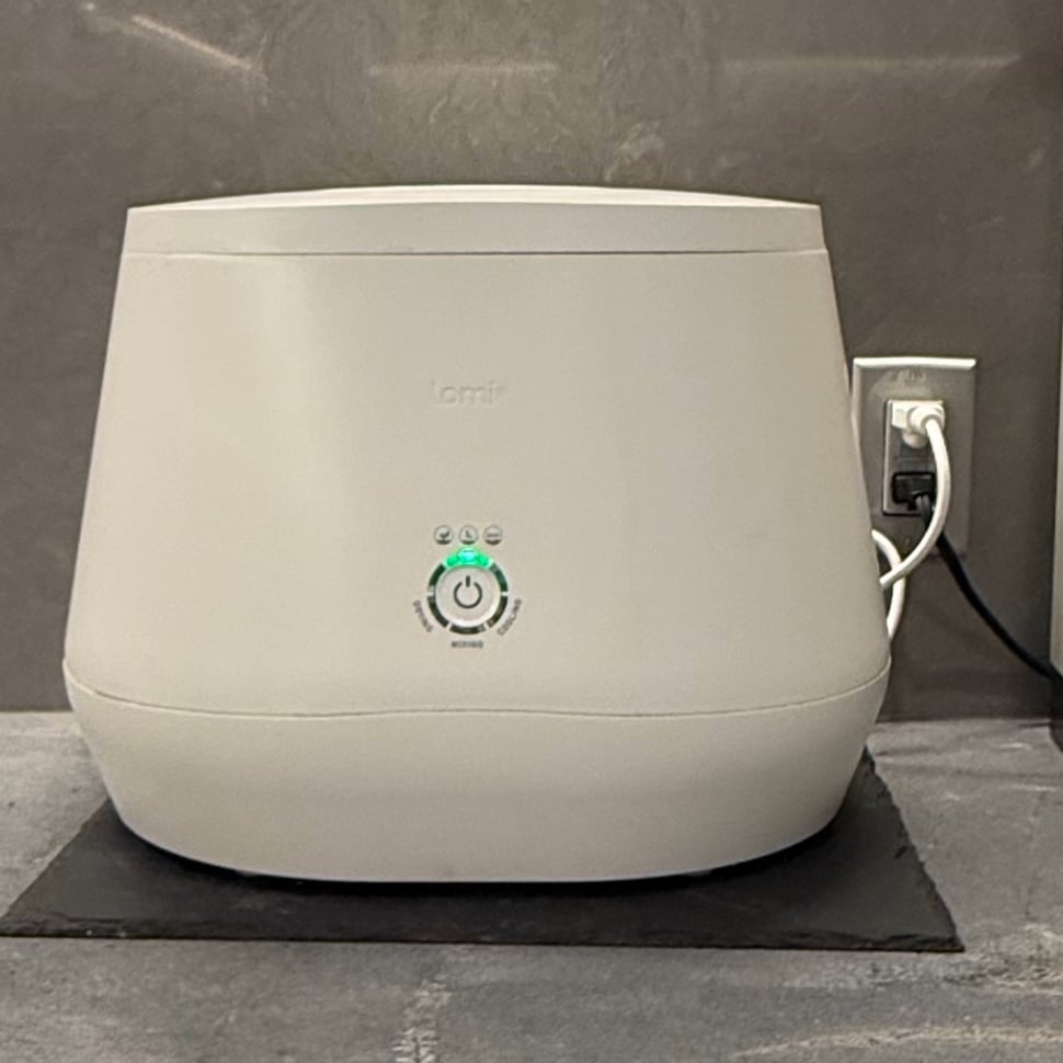 This Countertop Composter Curbs My Food Waste and Creates Plant Fertilizer