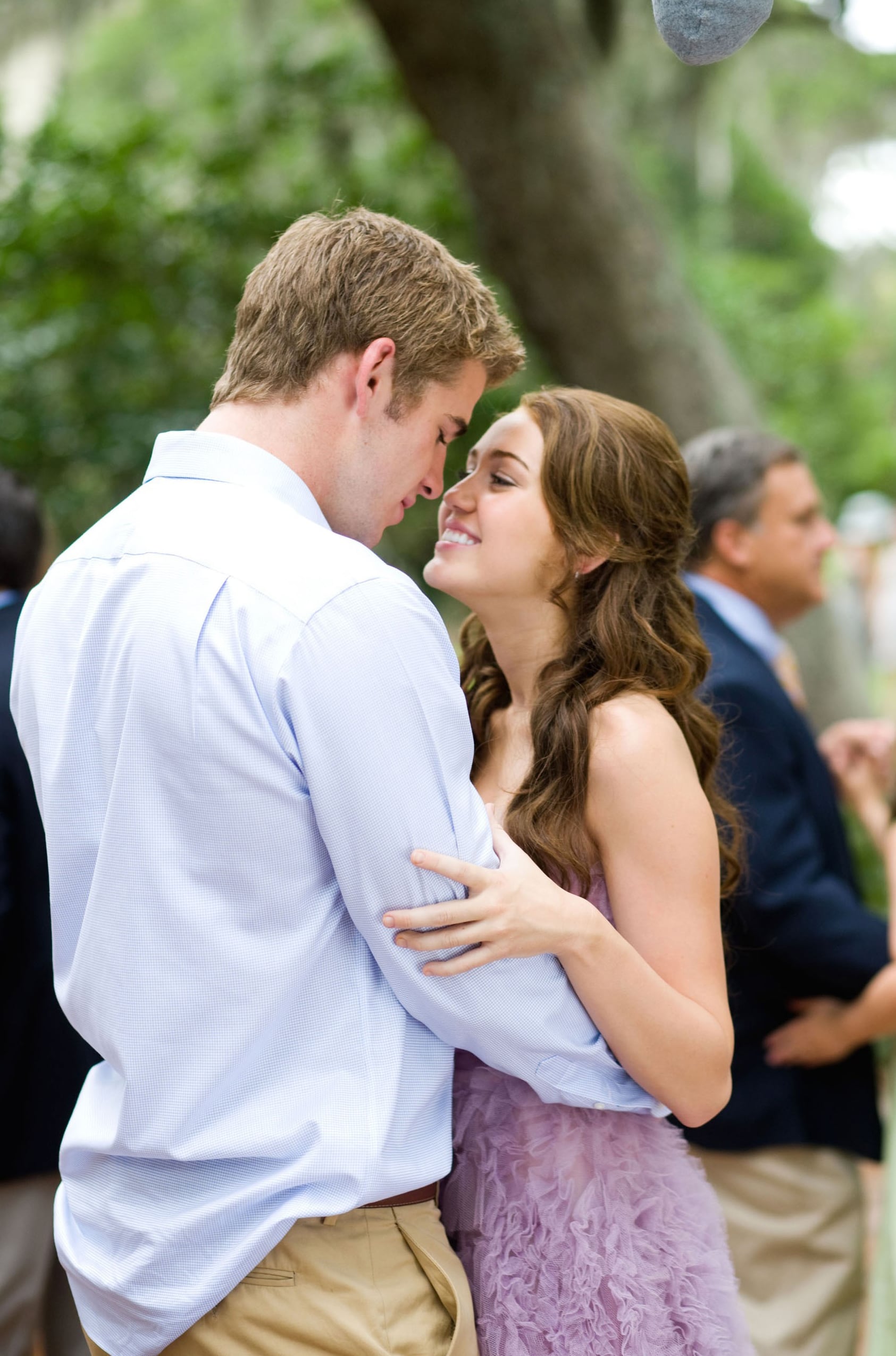 Miley Cyrus And Liam Hemsworth In The Last Song Pictures Popsugar Entertainment