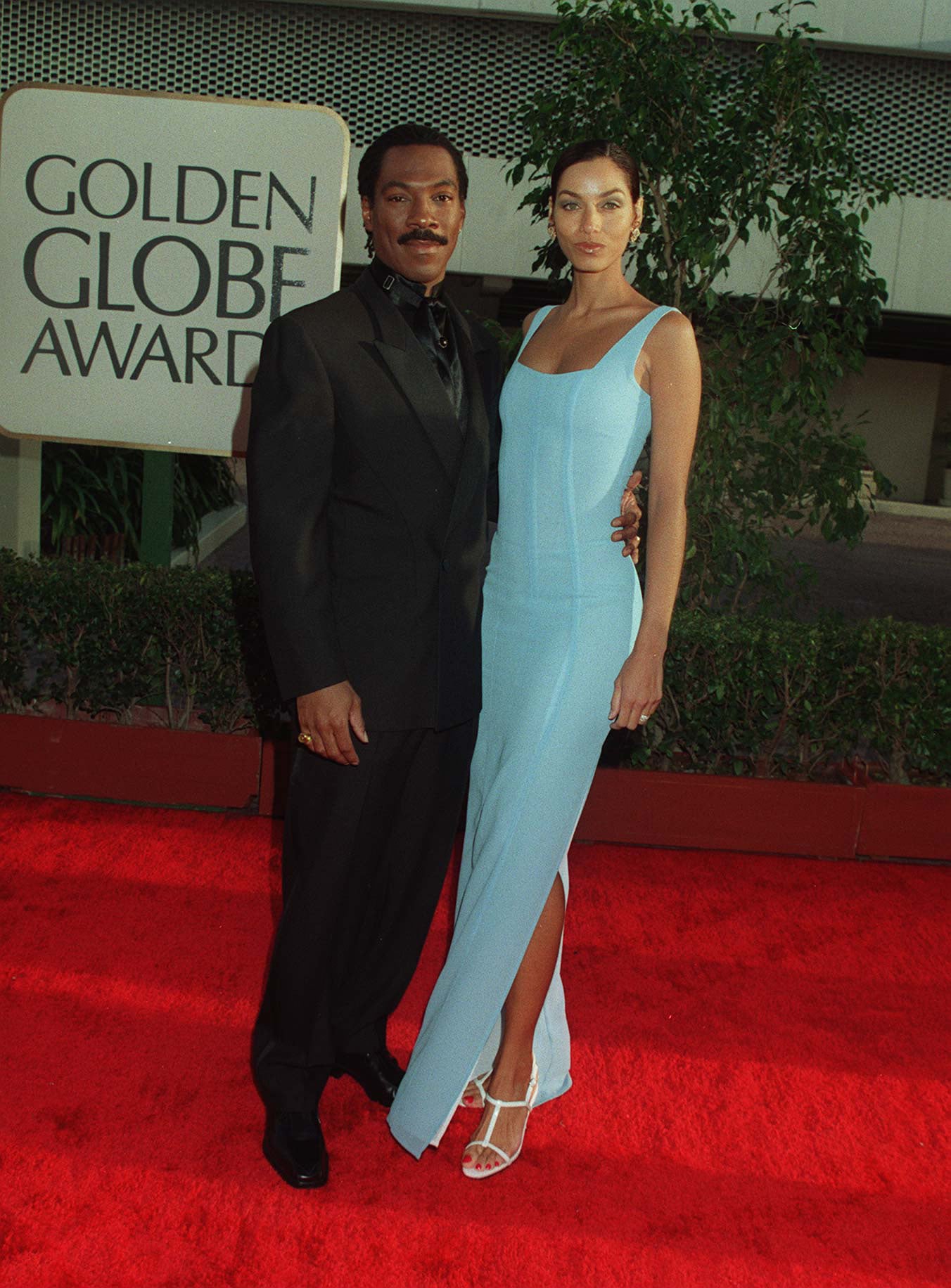 Eddie Murphy And Nicole Mitchell Murphy Power Couples Who Ruled The Red Carpet At The 1997 Golden Globes Popsugar Celebrity Photo 14