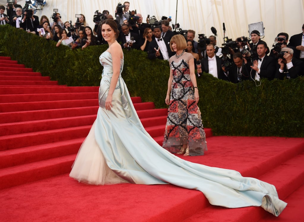 Bee Shaffer was having her staircase moment while her mom, Vogue editor Anna Wintour, walked behind her.