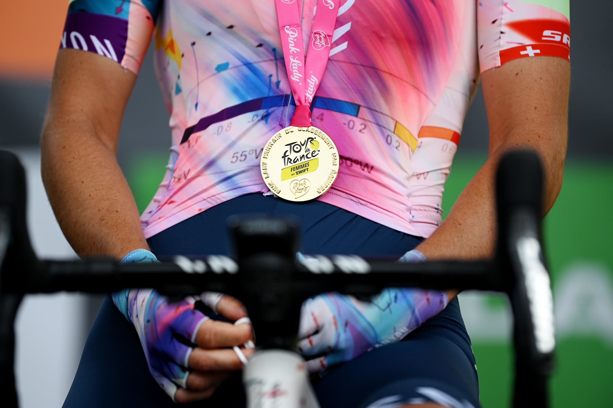 woman cyclist riding in Tour de France Femmes avec Zwift, photo by Dario Belingheri/Getty Images