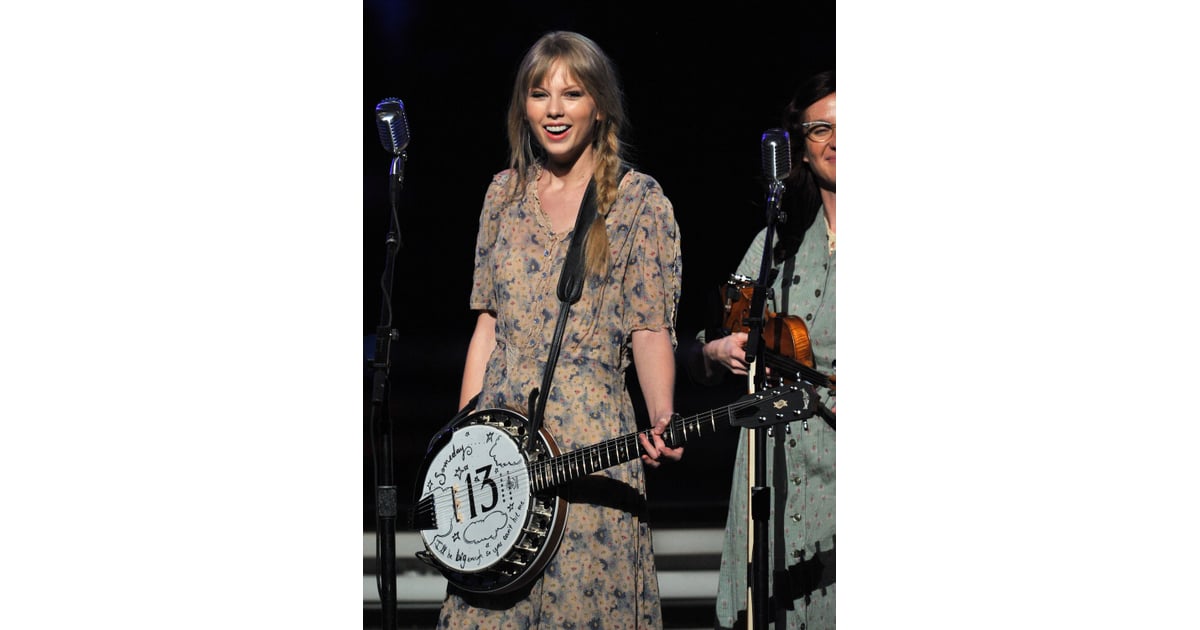 Taylor Swift played the banjo. Grammys 2012 Show Pictures POPSUGAR