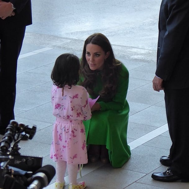 Kate chatted with a girl during one of her final tour stops in Australia.
Source: Instagram user sperrypeoplemag