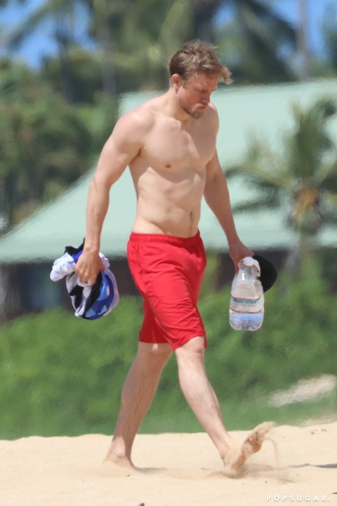 Shirtless-Charlie-Hunnam-Hawaii-Pictures