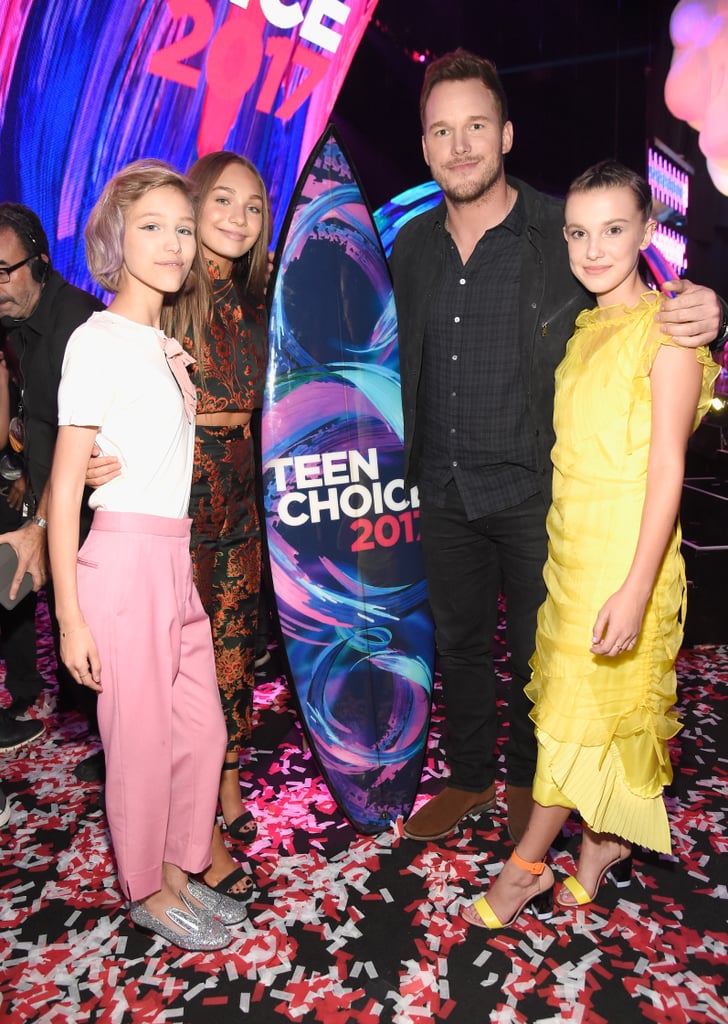 Presenting an Award to Chris Pratt at the 2017 Teen Choice Awards
