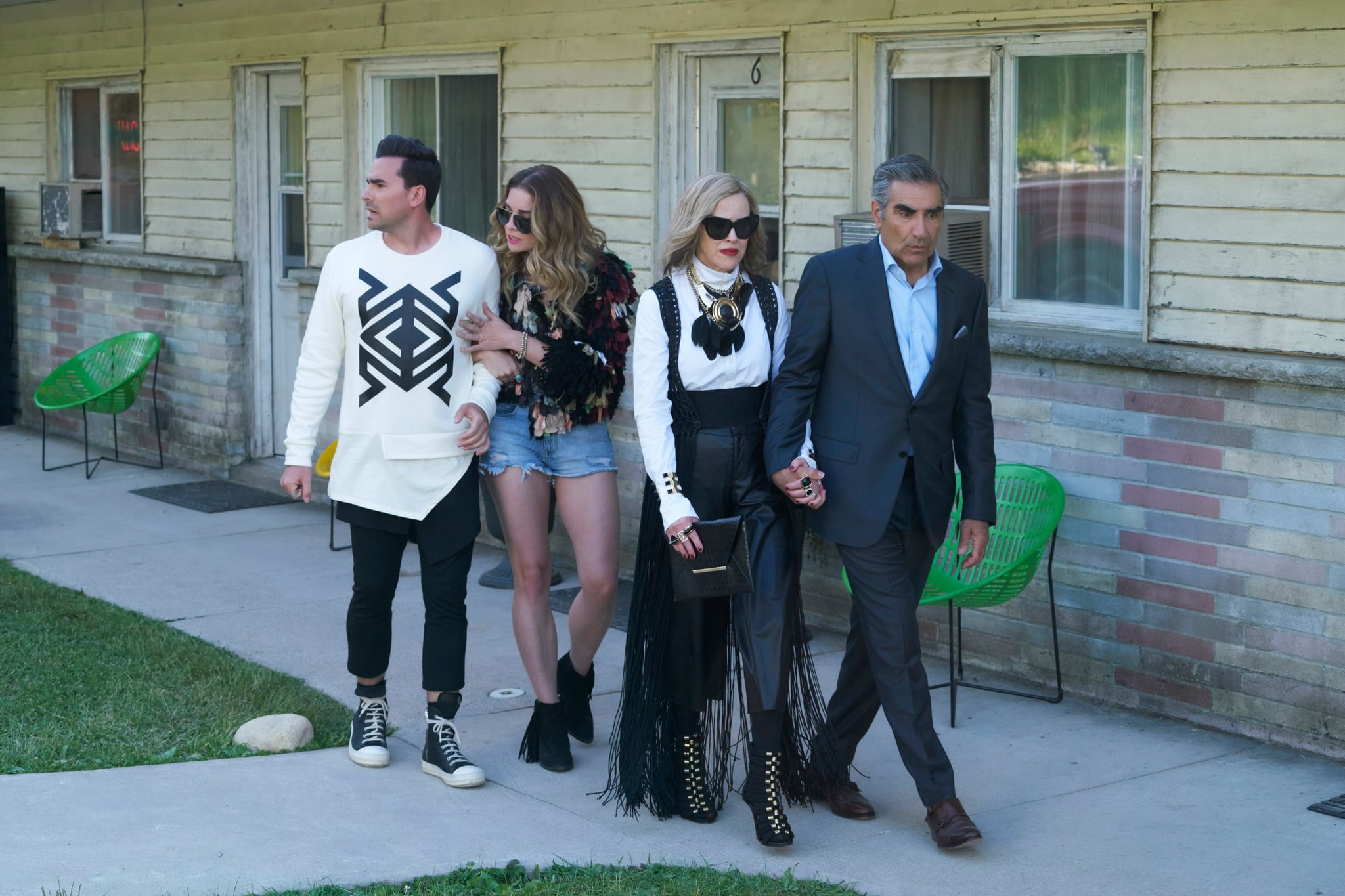 SCHITT'S CREEK, from left: Dan Levy, Annie Murphy, Catherine O'Hara, Eugene Levy, 'The Throuple', (Season 3, ep. 302, originally aired in the US on Jan. 18, 2017). photo: CBC/POP / courtesy Everett Collection