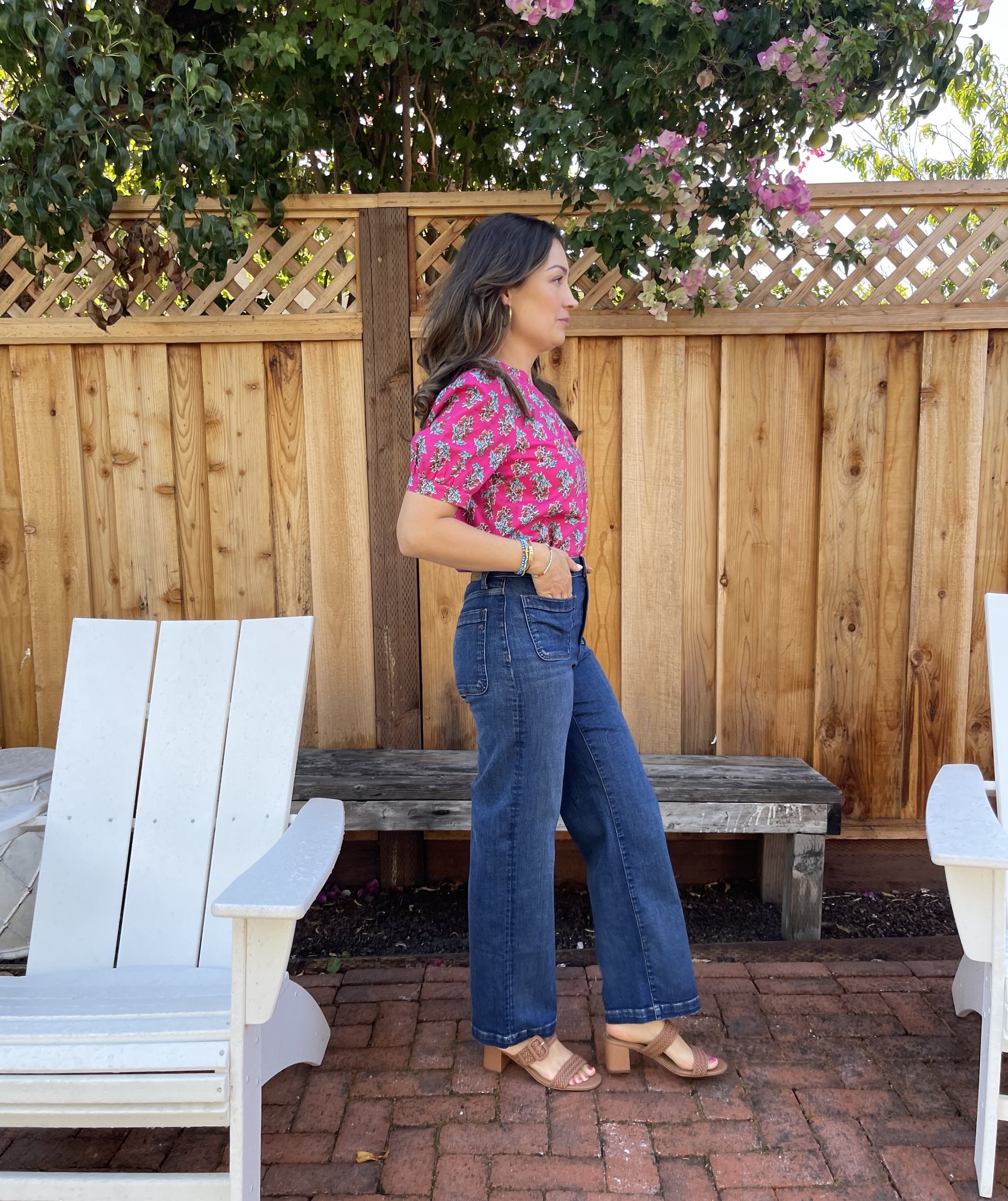 SideViewOfWomanWearingMadewellWide-LegJeans