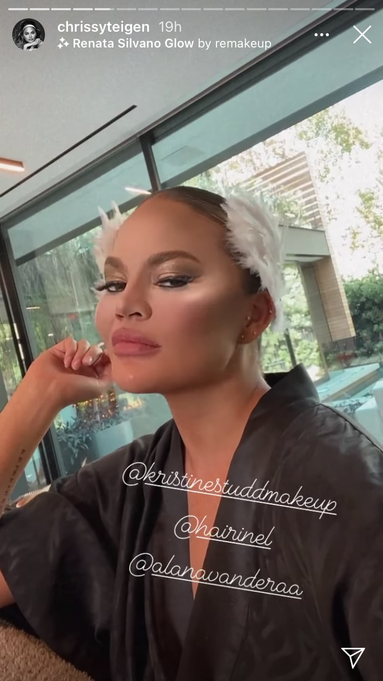 Chrissy Teigen S Swan Lake Halloween Hair And Makeup See Some Of The Best Halloween Beauty Looks From Celebrities Like Lizzo Halsey And More Popsugar Beauty Photo 19 My friend ceci loves ballet, so one day she lent me her face to make this makeup of the movie swan lake. swan lake halloween hair and makeup