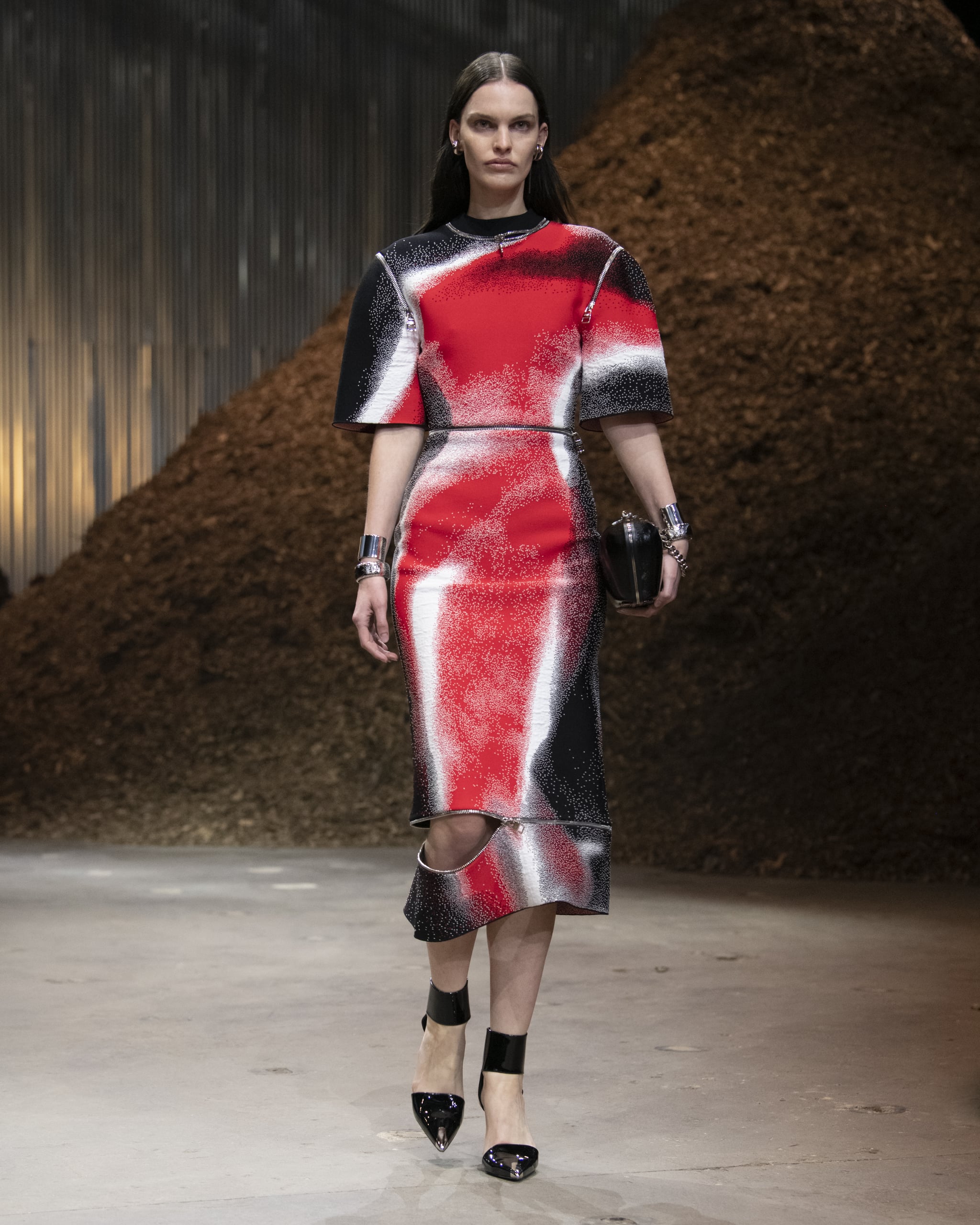 Alexander McQueen Fall 2022 Runway Show in New York | POPSUGAR Fashion