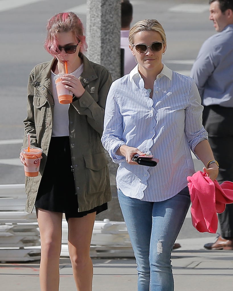 Reese Witherspoon and Ava Phillippe Getting Juice in LA