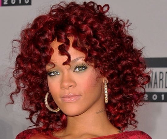 Rihanna Gets Into The Christmas Spirit And Wears Red Spiral Curls And Green Eyeshadow At 2010 American Music Awards Popsugar Beauty Australia