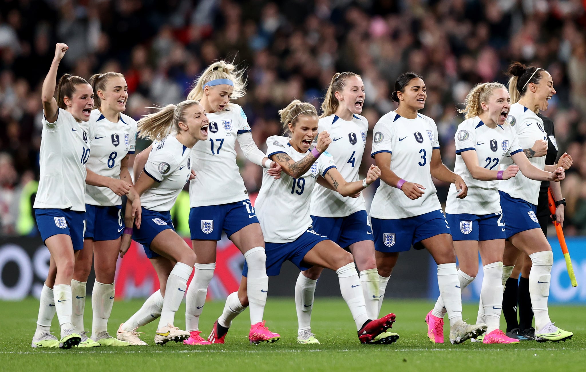 LONDON, ENGLAND - APRIL 06: England celebrate during the penalty shoot out during the Women´s Finalissima match between England and Brazil at Wembley Stadium on April 06, 2023 in London, England. (Photo by Naomi Baker - The FA/The FA via Getty Images)