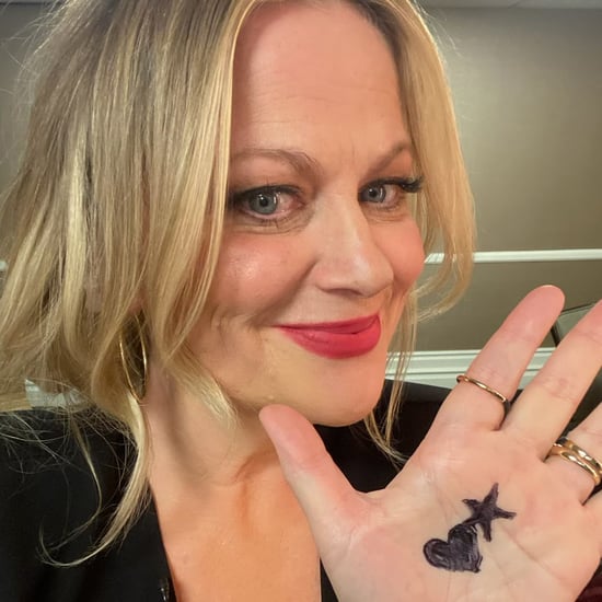 Golden Globes: What's on Amy Poehler's Hand?