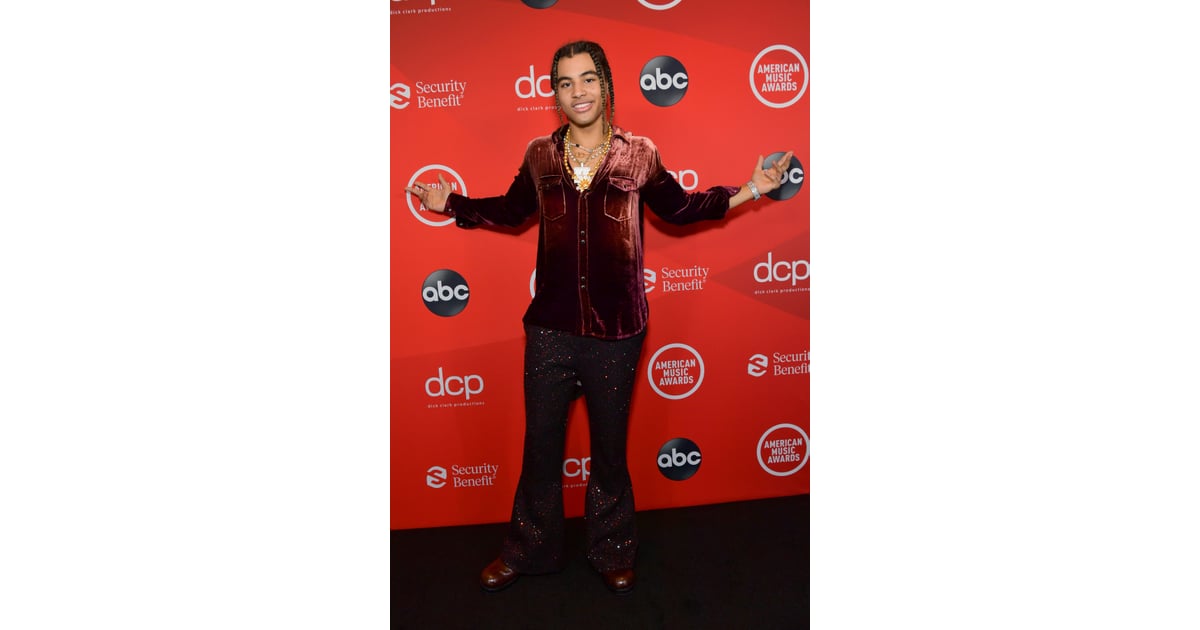 24kgoldn At The 2020 American Music Awards The American Music Awards Red Carpet Was In Full Swing With Sparkling Designer Looks Popsugar Fashion Photo 78 .@24kgoldn brought the energy and passion to his cover of @mikeposner's cooler than me. 2020 american music awards