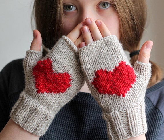 Beyazdukkan Fingerless Heart Gloves