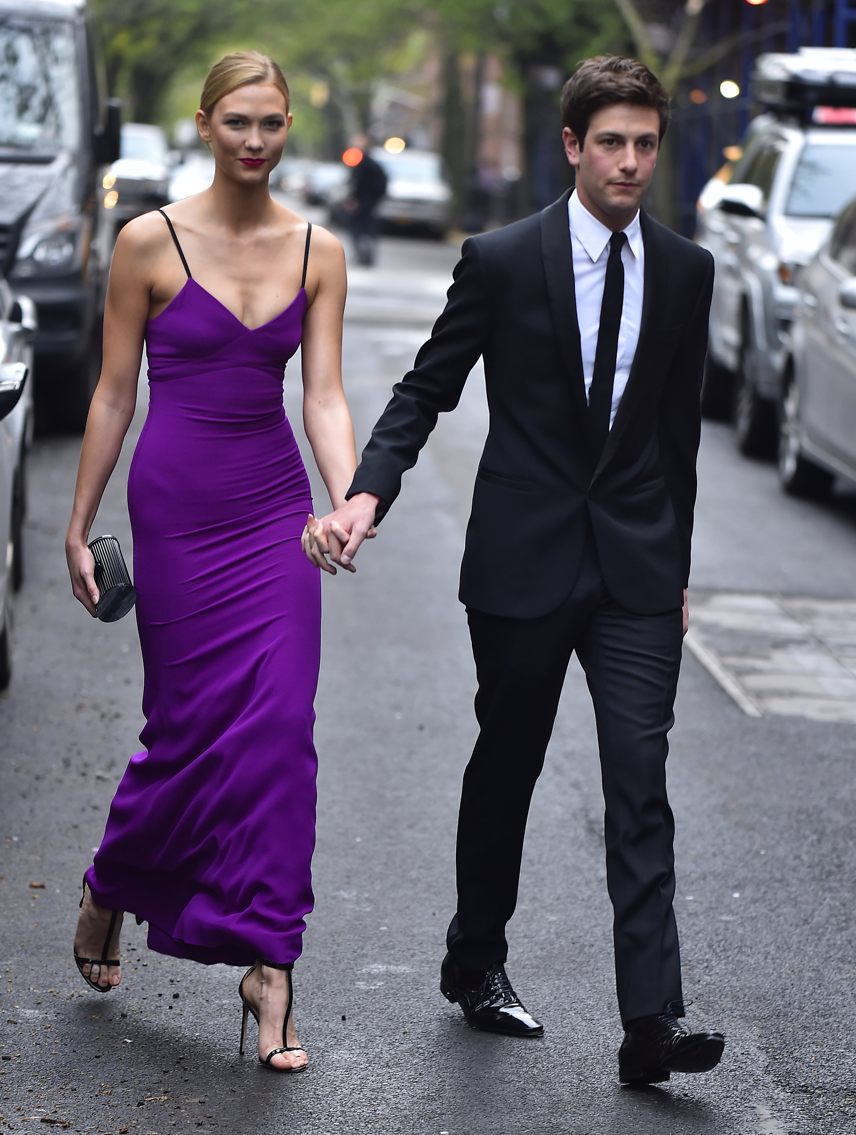 karlie kloss purple dress Karlie Kloss sashays down catwalk for Carolina Herrera at New York Fashion  Week