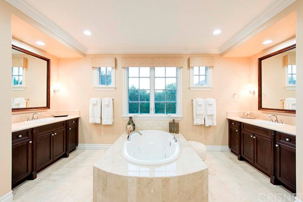 Kris Jenner Buys House Rumored For Rob Kardashian