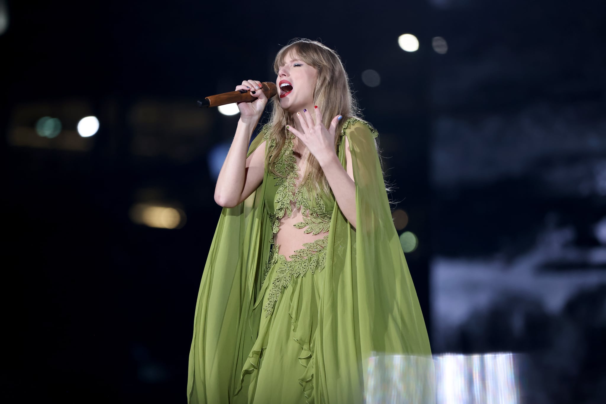 DETROIT, MICHIGAN - JUNE 09: EDITORIAL USE ONLY. NO BOOK COVERS. Taylor Swift performs onstage during 
