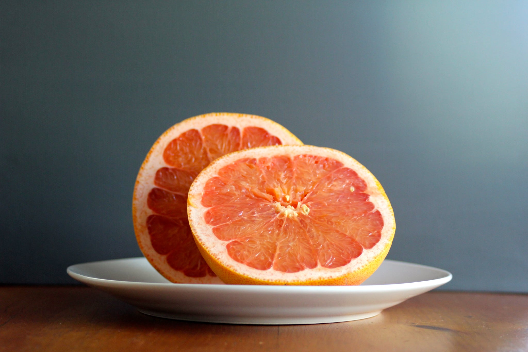 Плода грейпфрута. Грейпфрутовый апельсин гибрид. Грейпфрут фон. Грейпфрут реклама. Грейпфрут фото.