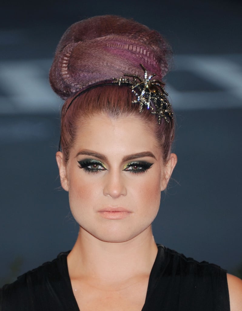 Kelly Osbourne mixed crimps and a starry hair accessory for this punk-chic topknot at the Met Gala.