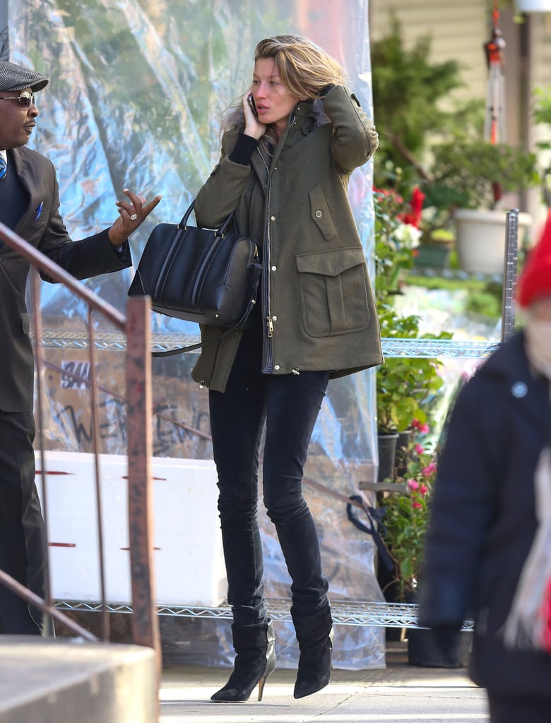 Wintry weather was no cause for Gisele Bündchen to dress down. Instead, she topped off her anorak and skinnies with luxe accessories.