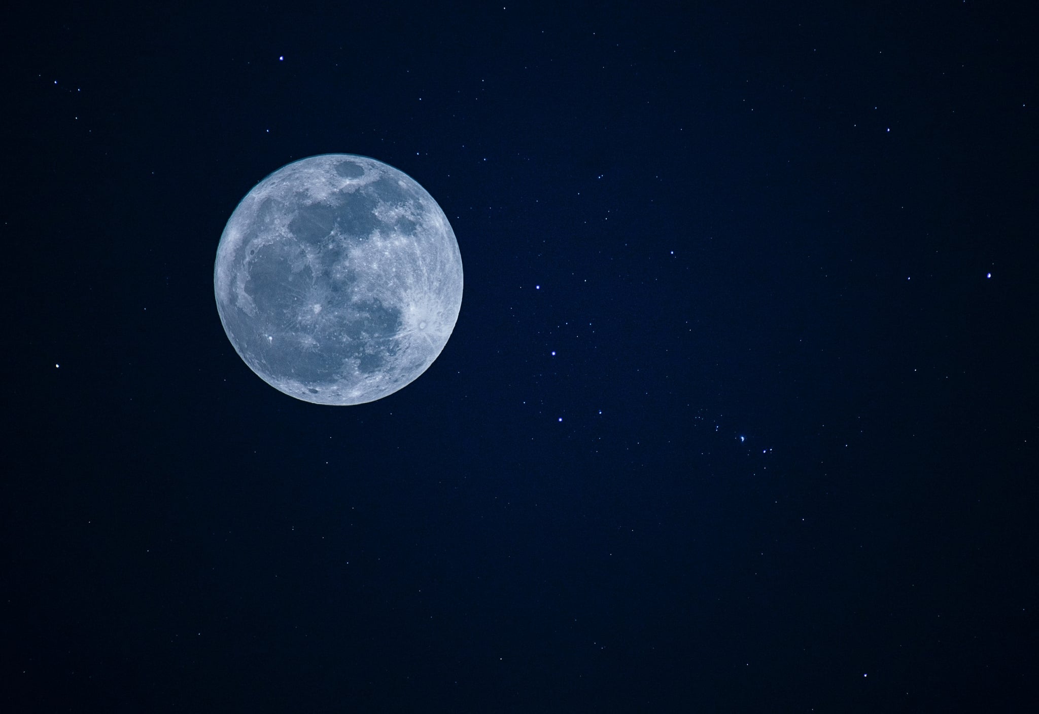 photo of night sky showing december full moon cold moon