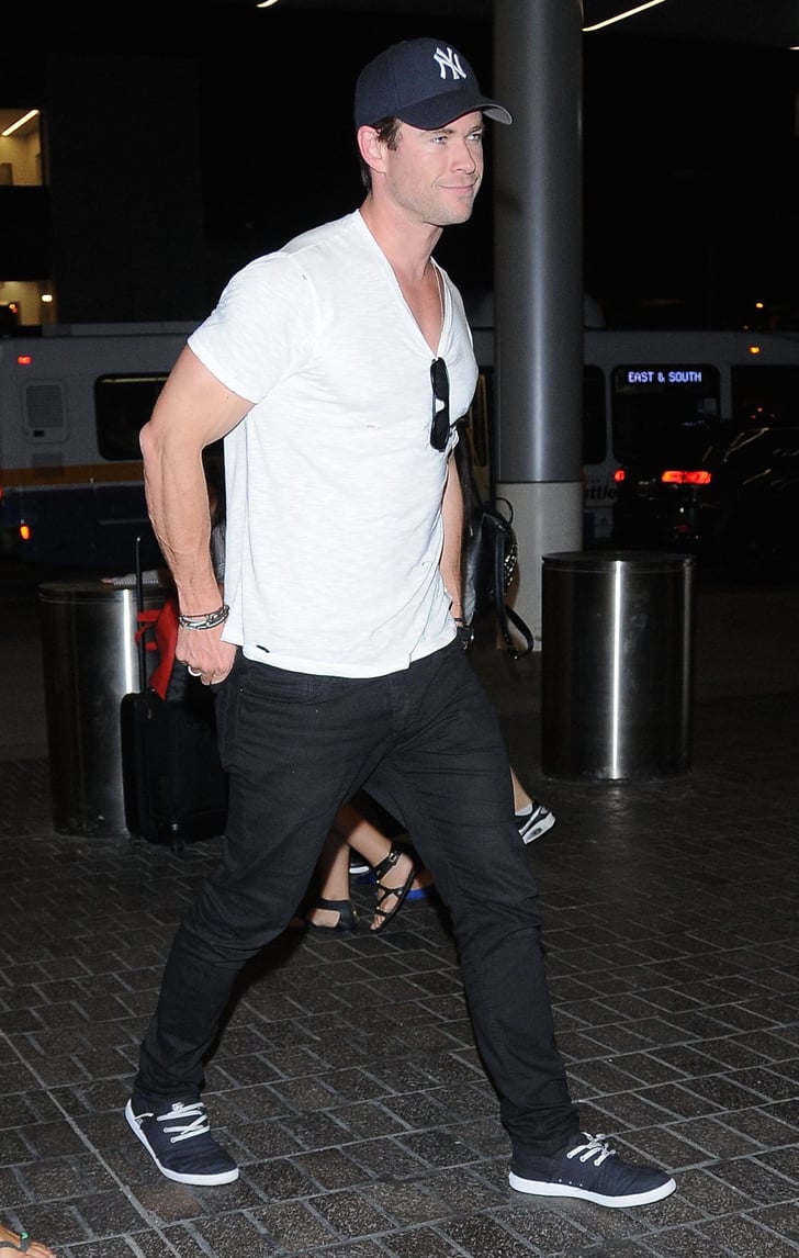 Chris Hemsworth at the Airport September 2015 | Pictures | POPSUGAR ...