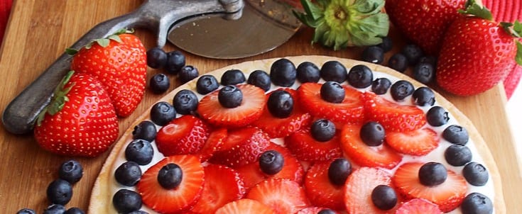 Healthy Berry and Yogurt Dessert Pizza