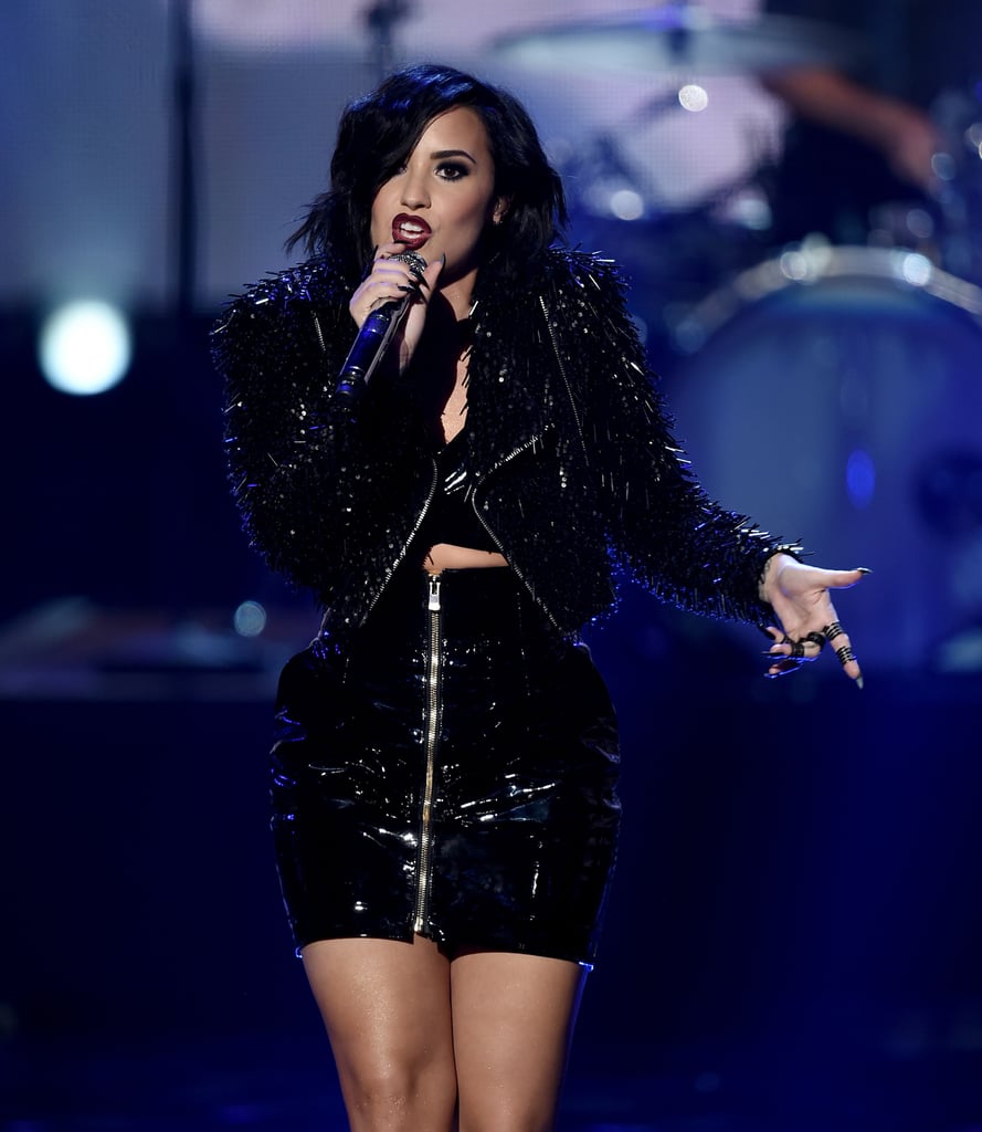 Demi Lovato Performing at the 2015 AMAs Pictures | POPSUGAR Latina Photo 31