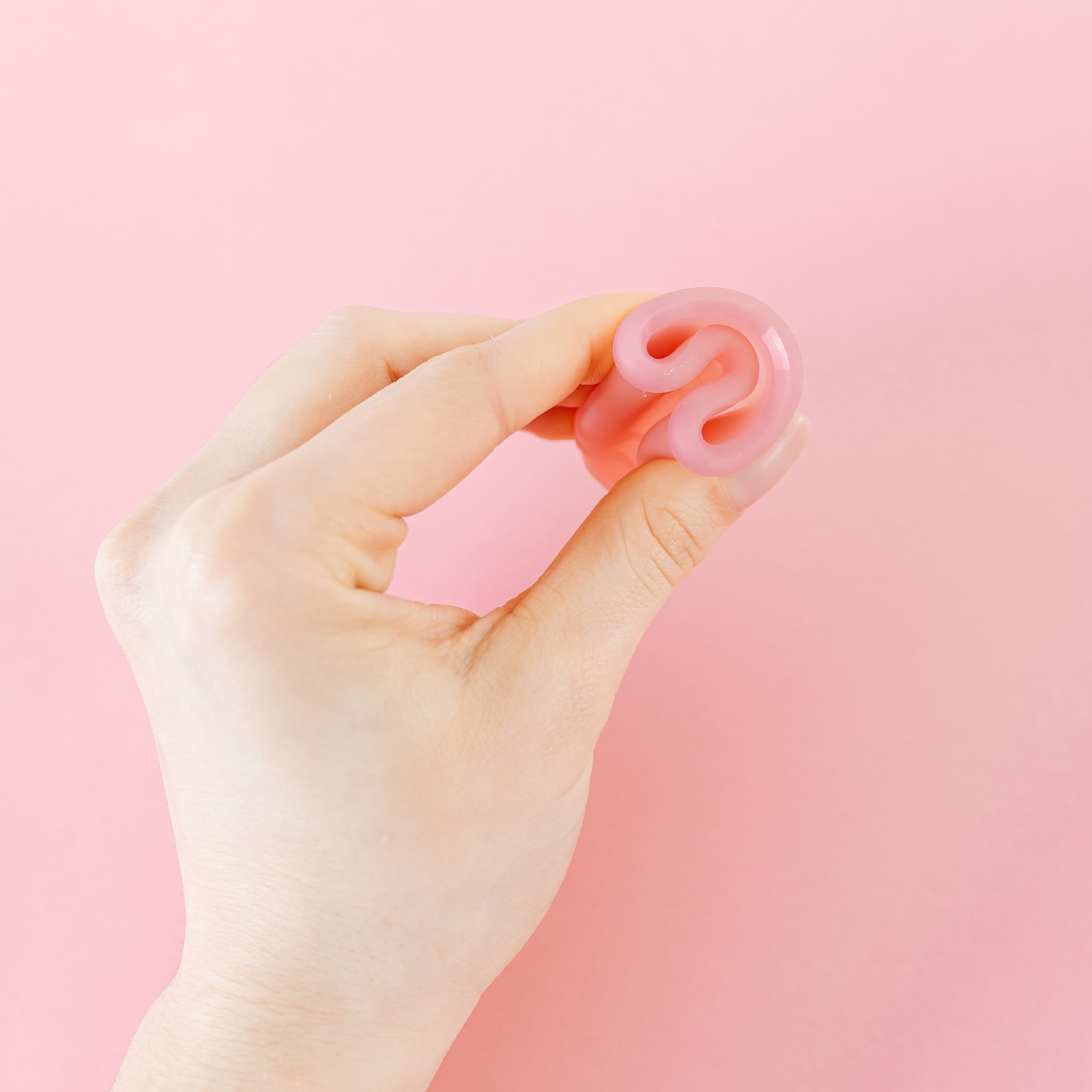 Egern sløjfe Uensartet 3 Easy Ways to Fold a Menstrual Cup | POPSUGAR Fitness