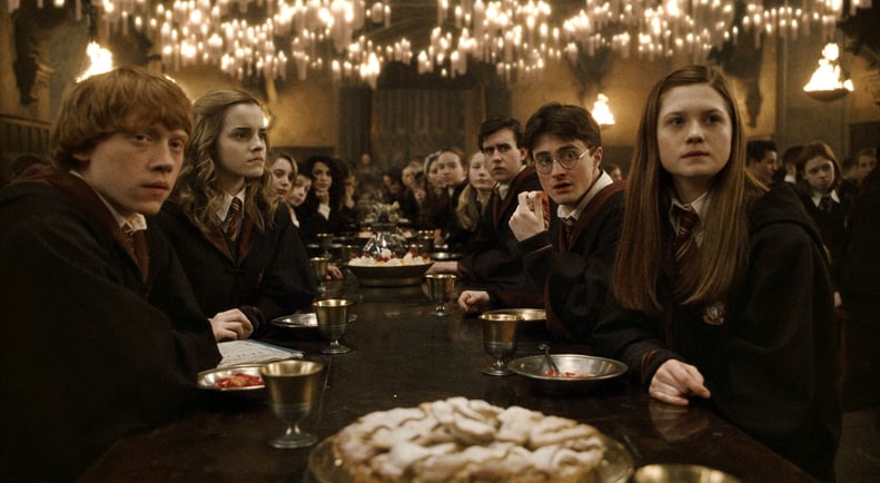 HARRY POTTER AND THE HALF-BLOOD PRINCE, Rupert Grint (left), Emma Watson (second from left), Matthew Lewis (third from right), Daniel Radcliffe (second from right), Bonnie Wright (right), 2009. Warner Bros./courtesy Everett Collection