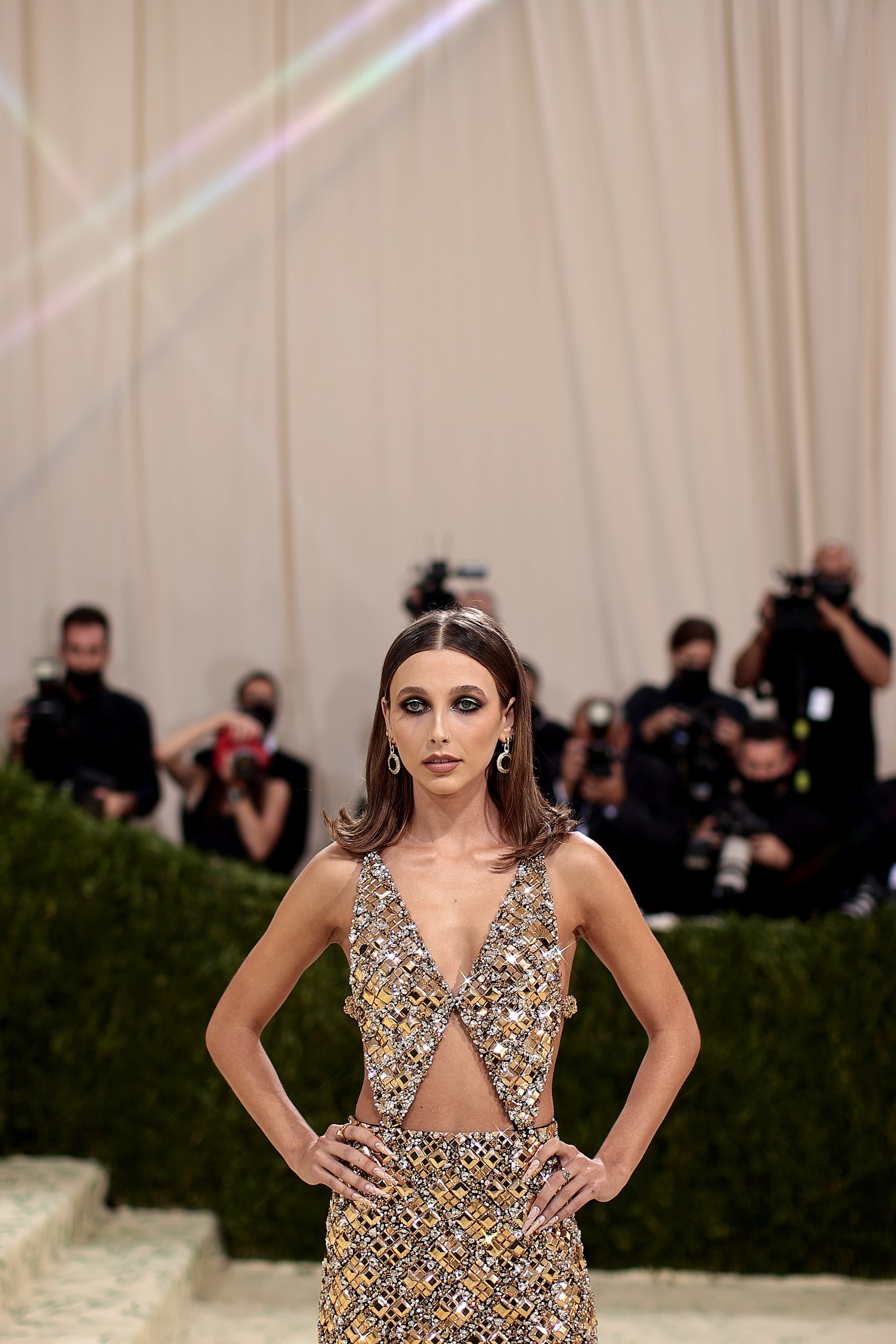 Emma Chamberlain News Updates on X: Sure, Emma Chamberlain's Louis Vuitton  #MetGala outfit was fire, but watch Emma single-handedly start this new Met  Gala after-party tradition of all the guests changing into