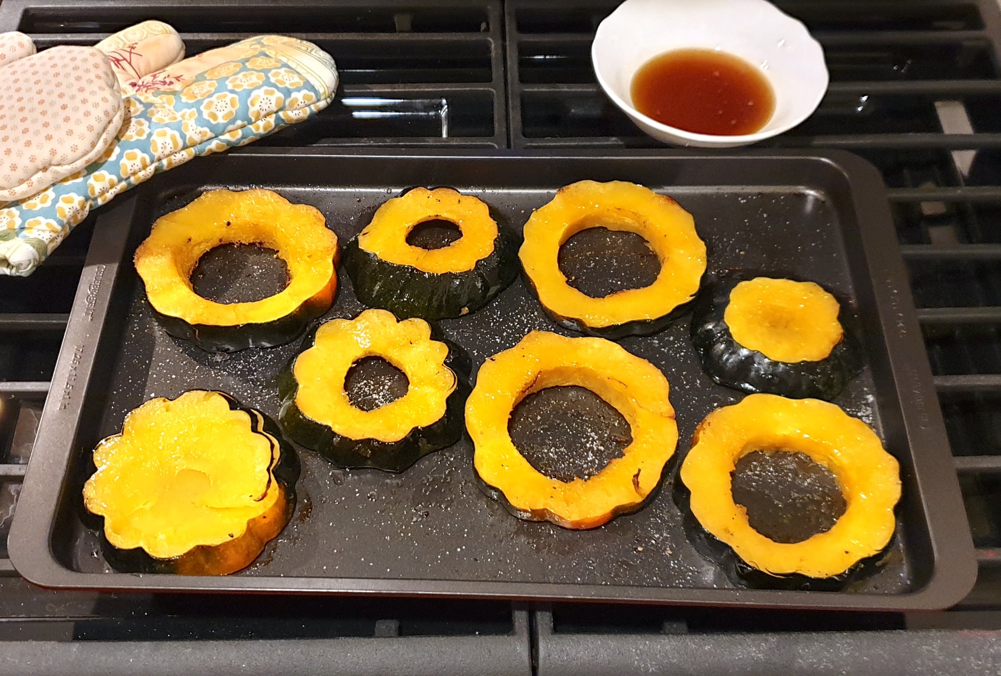 roasted acorn squash recipe maple syrup