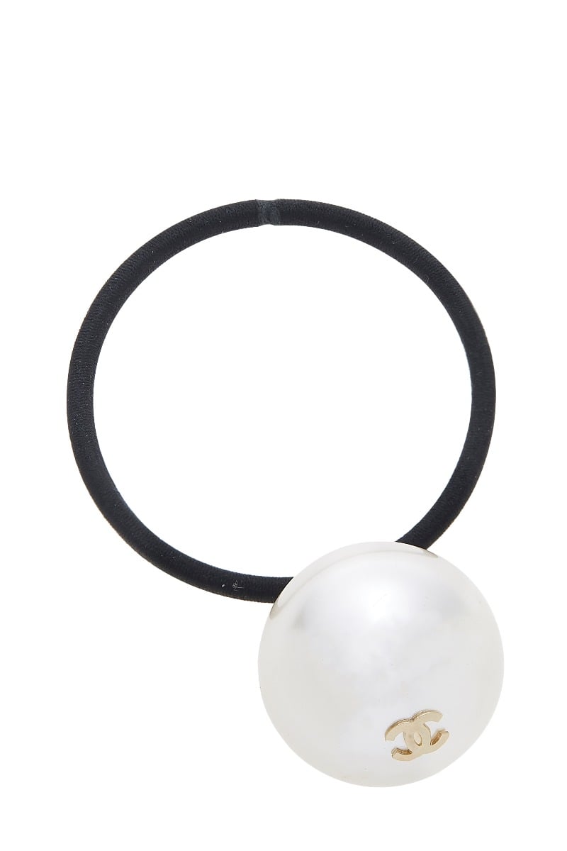 Chanel Pearl Hair Tie You Already Know Exactly Why Miley Chose