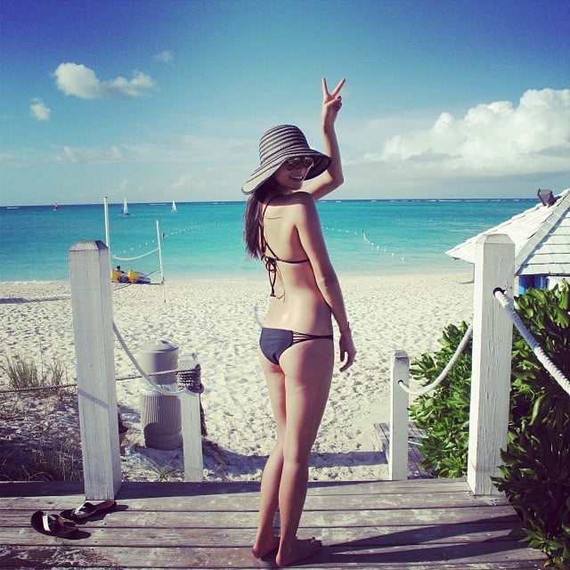 Jamie Chung flashed a peace sign while showing off her bikini body in Turks and Caicos.
Source: Instagram user jamiejchung