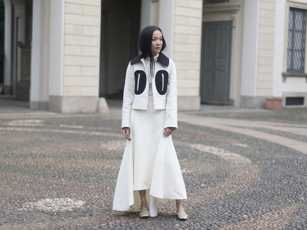 On the other hand, loose, flowy silhouettes can be superflattering too. If you need to add a little structure, add a crisply tailored coat and tuck in your tee.