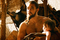 Then GOT had the audacity to pair Momoa's pecs with an adorable child, surely putting plenty of us into cardiac arrest.