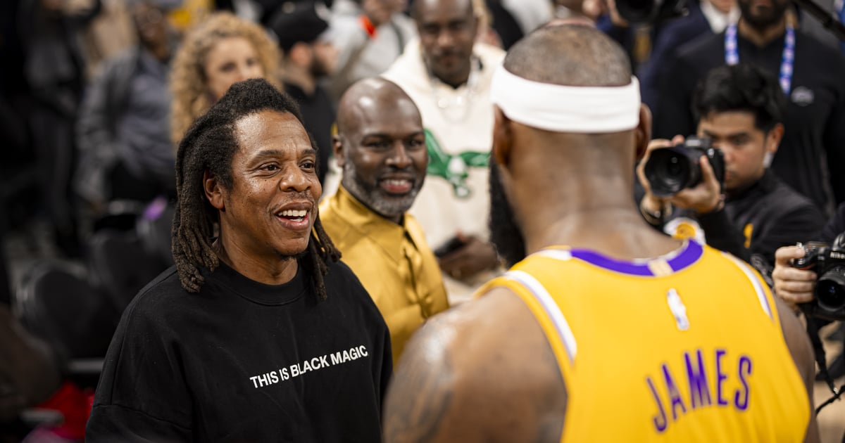 Photo of JAY-Z, Rihanna, and More Stars Celebrate LeBron James’s Record-Breaking Game