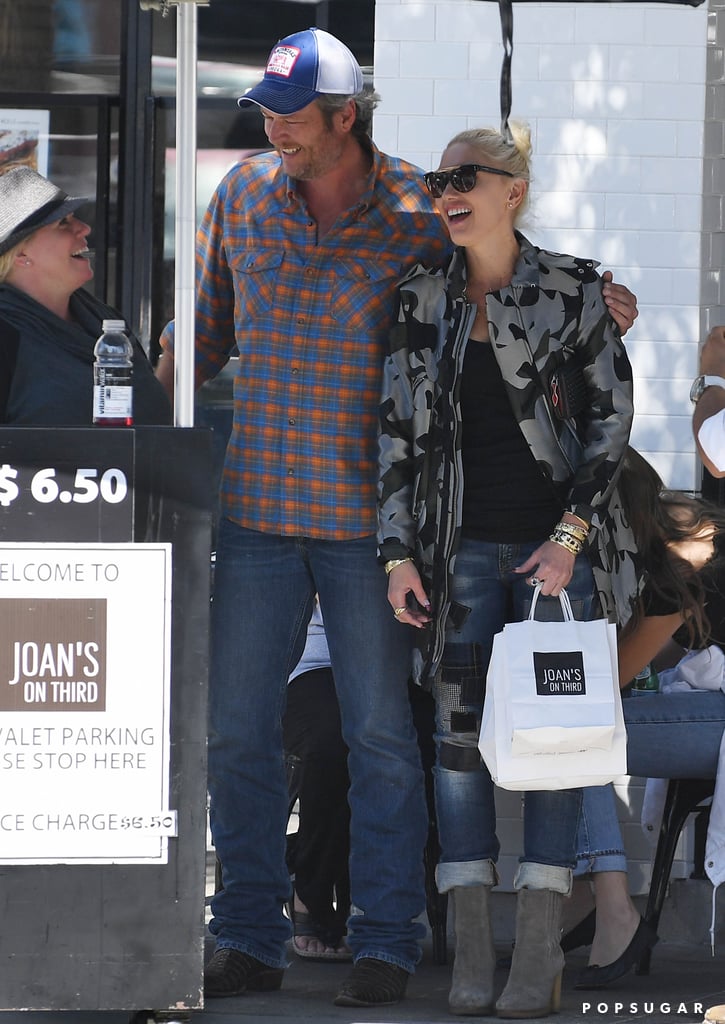 Blake Shelton and Gwen Stefani Kissing October 2016