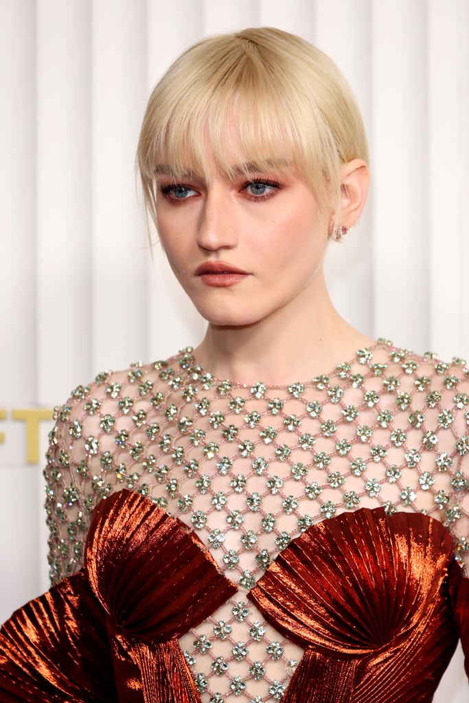 Julia Garner's Copper Makeup at the SAG Awards