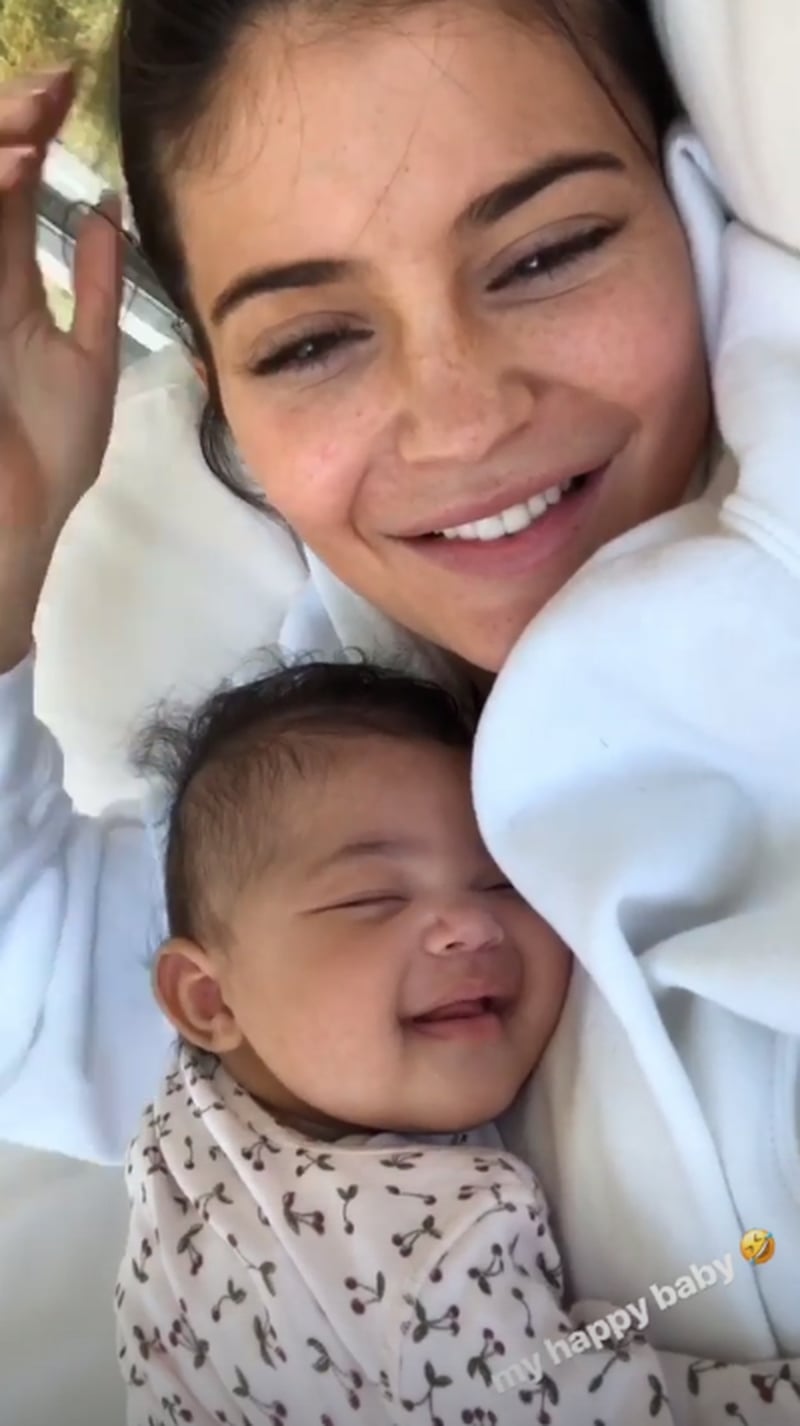 Kylie Jenner Shows Her Freckles on Instagram Story PS UK Beauty(01)