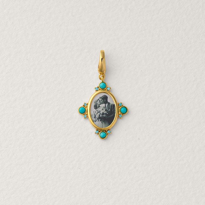 Raíz Jean Turquoise Oval Portrait Pendant