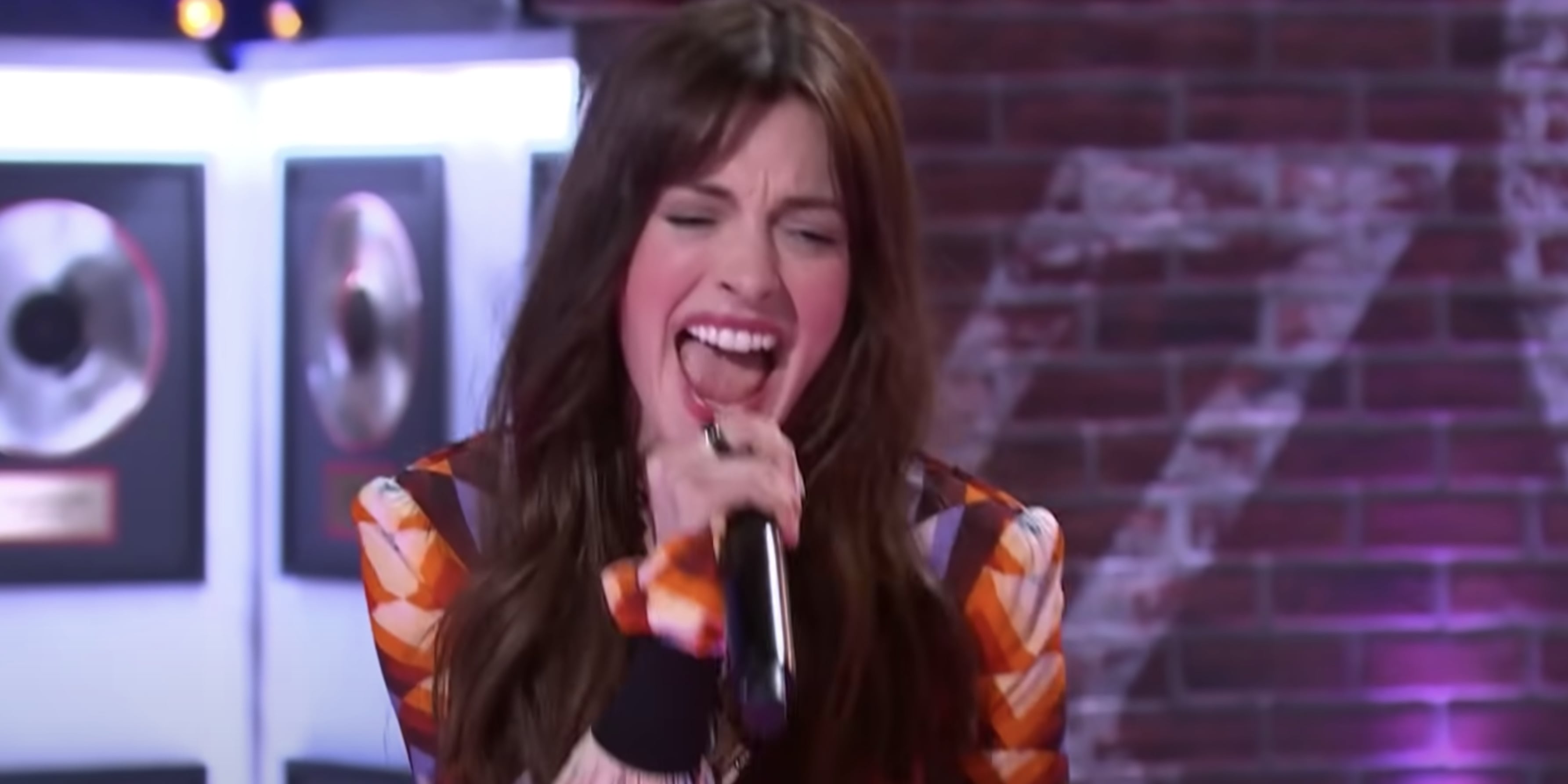 Anne Hathaway Sings Kelly Clarkson's "Since U Been Gone" POPSUGAR